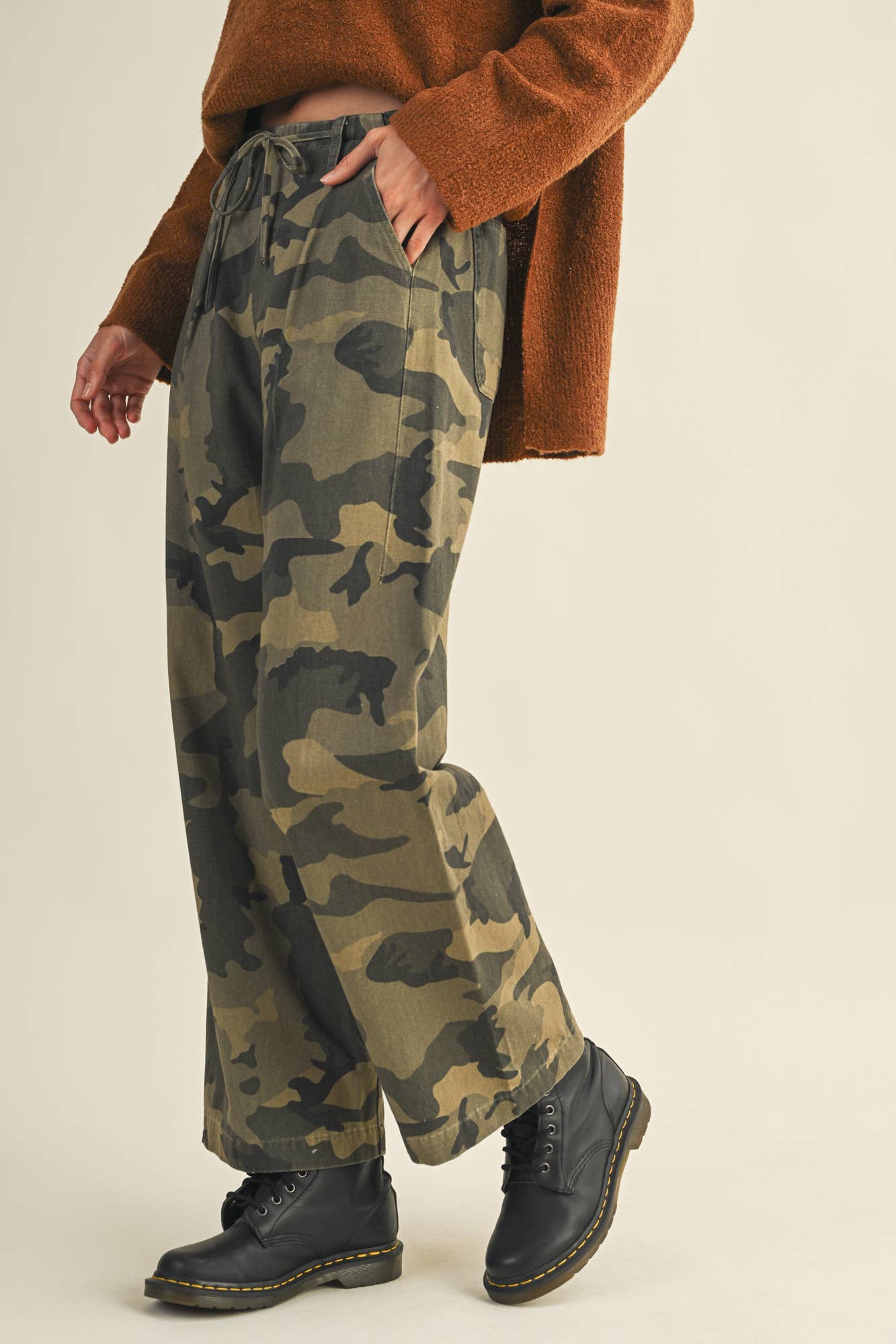 CAMO FRONT TIE PANTS