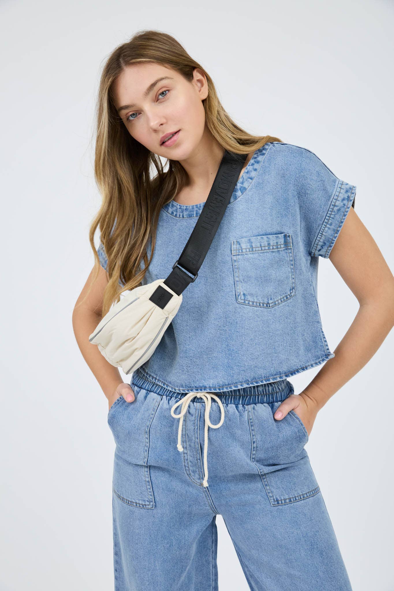 WASHED CHAMBRAY BOAT NECK SHORT SLEEVE CROP TOP