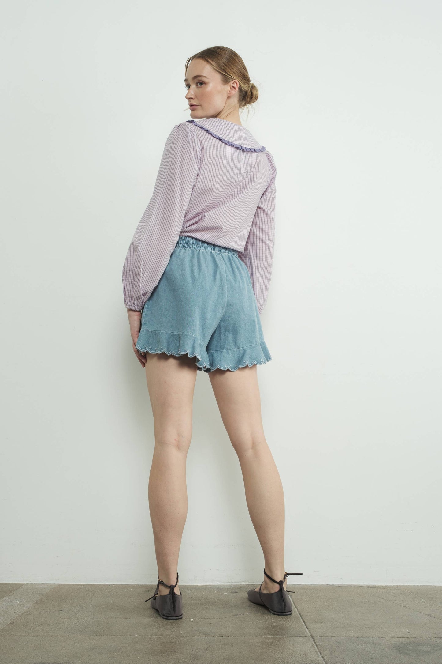 CHAMBRAY EMBROIDERED RUFFLE HEM SHORTS
