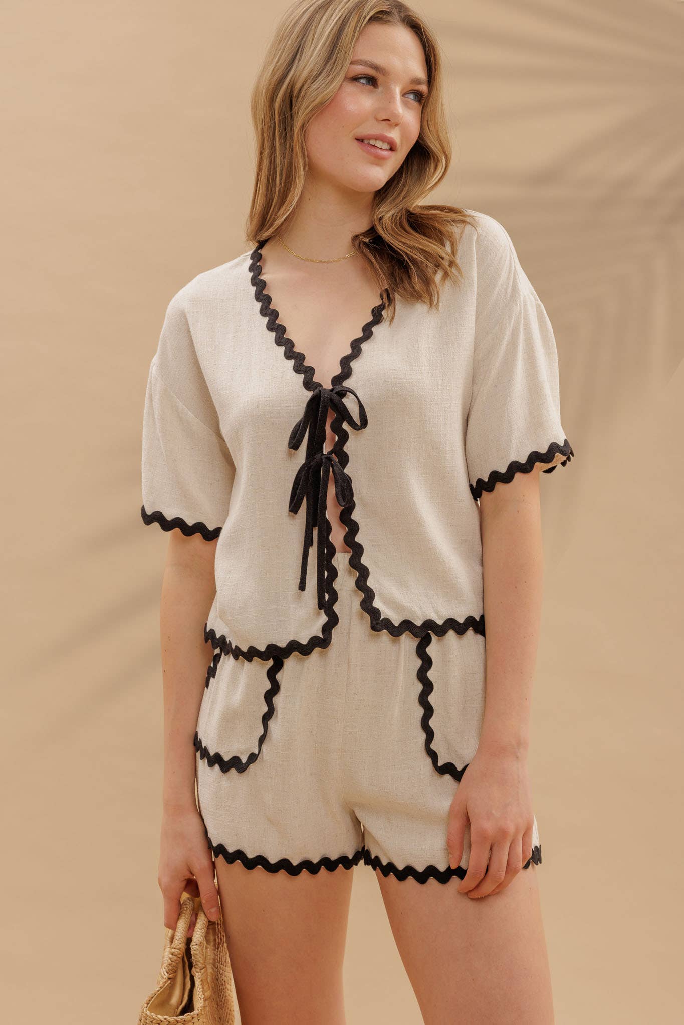 CONTRAST WAVY TRIM FRONT TIE TOP & LINEN SHORT SET