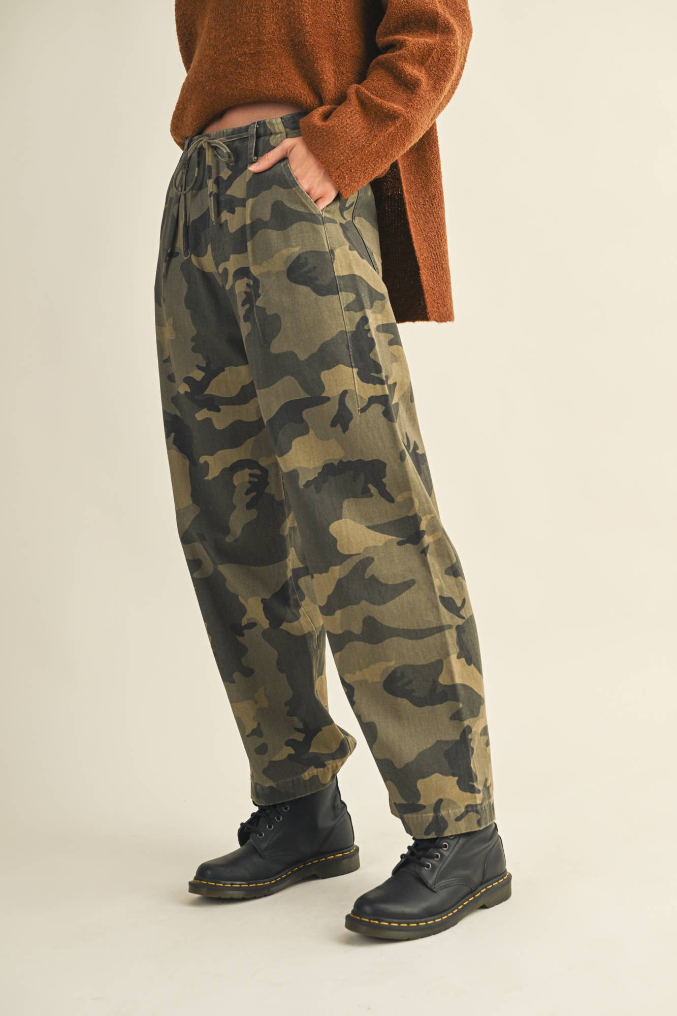 CAMO FRONT TIE PANTS