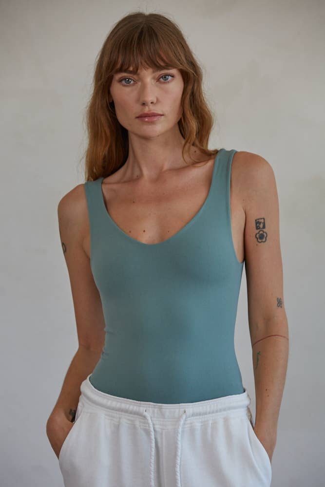 Double Layered Seamless U-V Neck Sleeveless Bodysuit