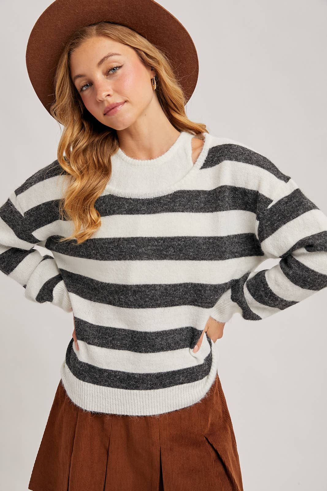 INNER TANK TOP FUZZY STRIPED KNIT SWEATER