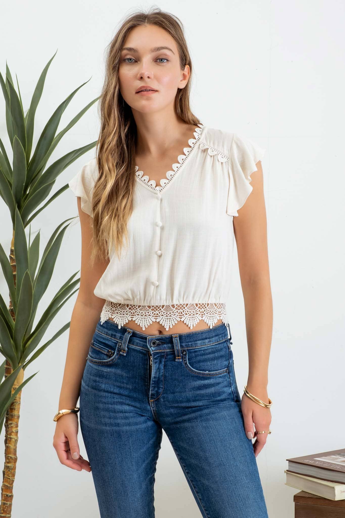 SCALLOP LACE TRIM BACK TIE SHORT SLEEVE CROP TOP