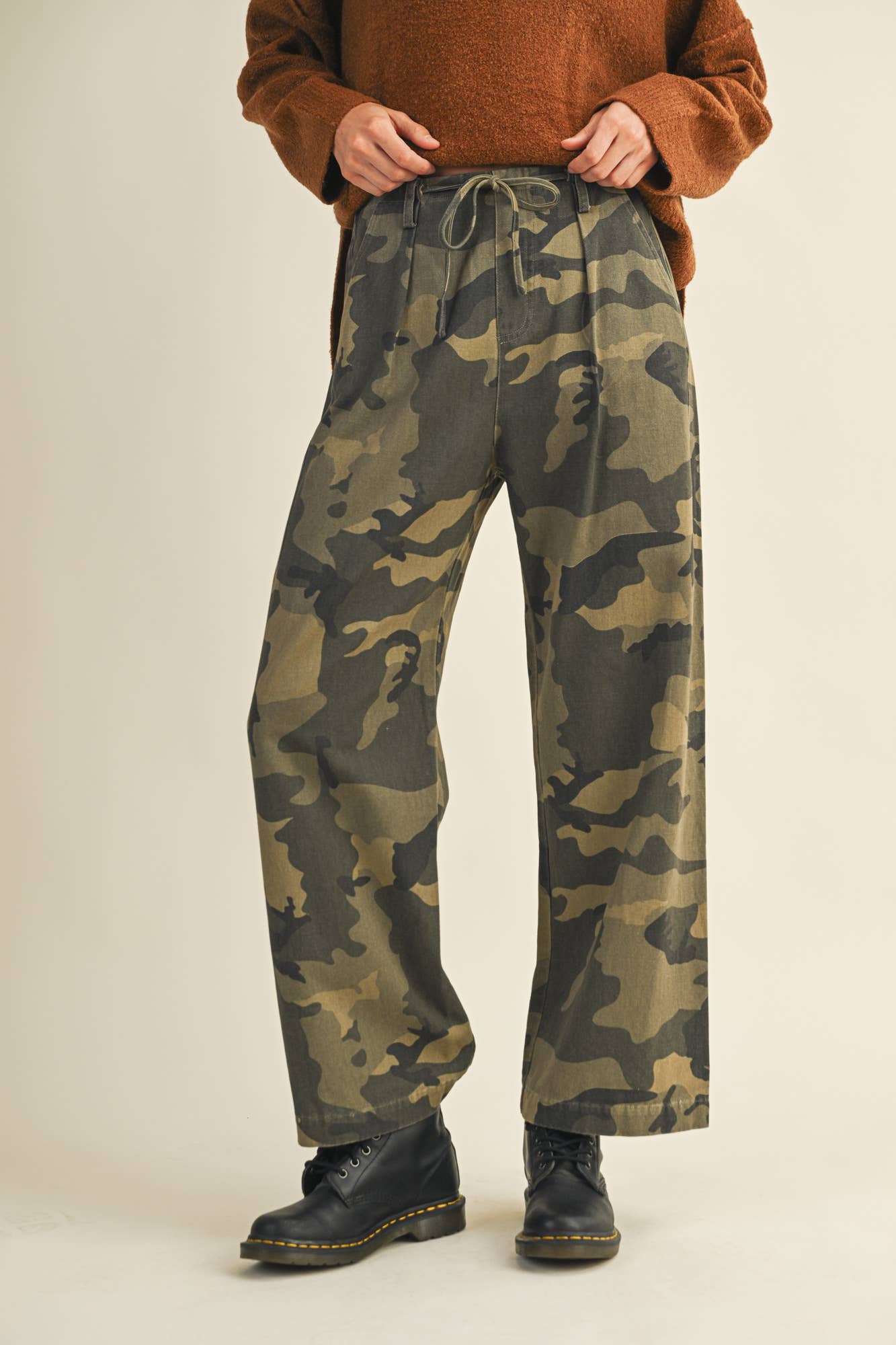 CAMO FRONT TIE PANTS