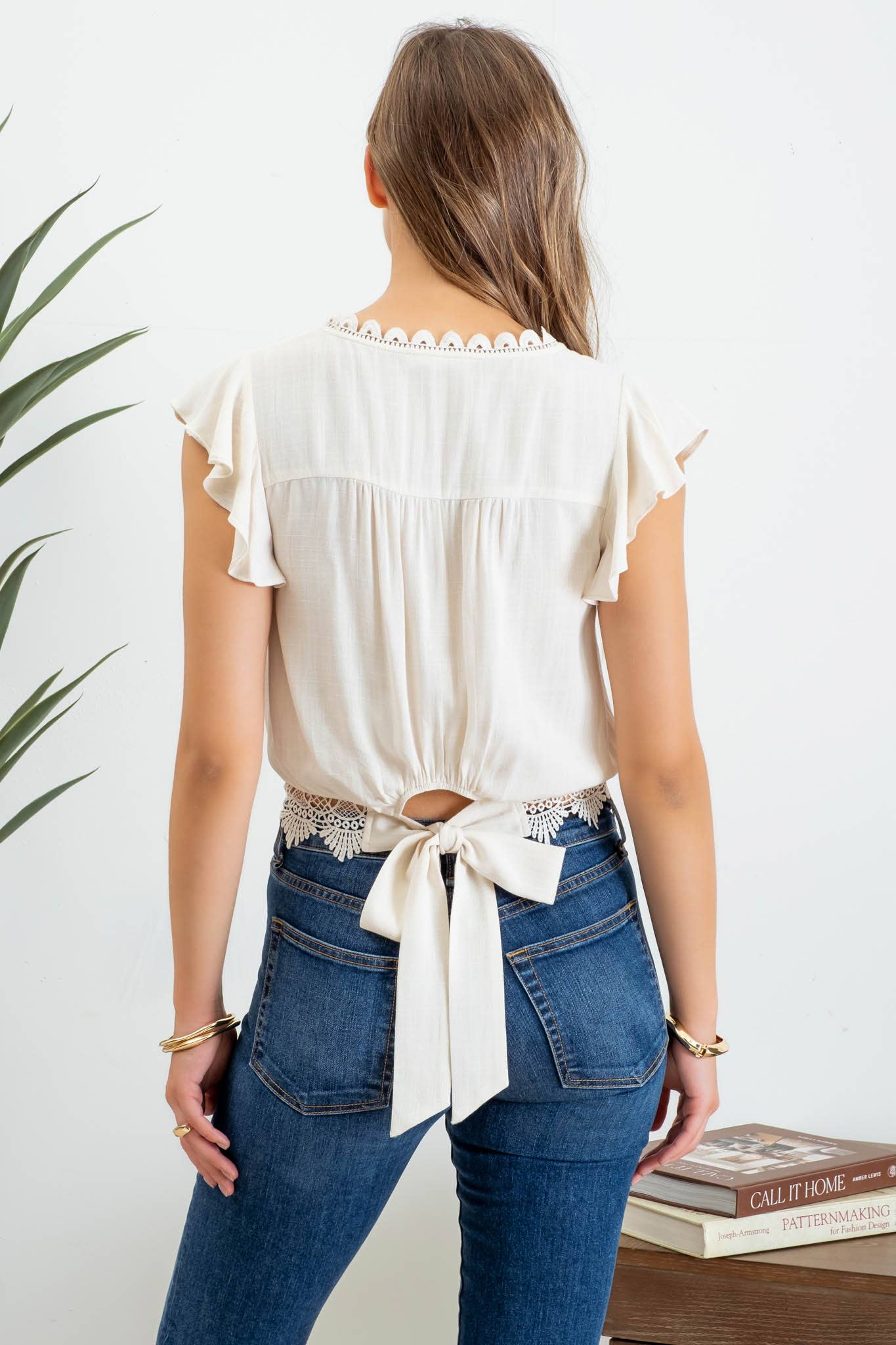 SCALLOP LACE TRIM BACK TIE SHORT SLEEVE CROP TOP