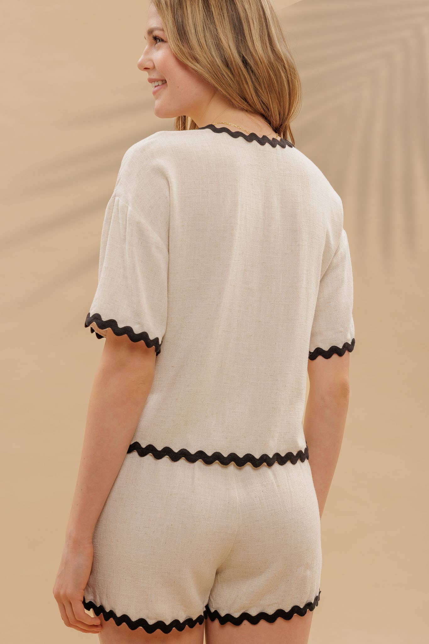 CONTRAST WAVY TRIM FRONT TIE TOP & LINEN SHORT SET