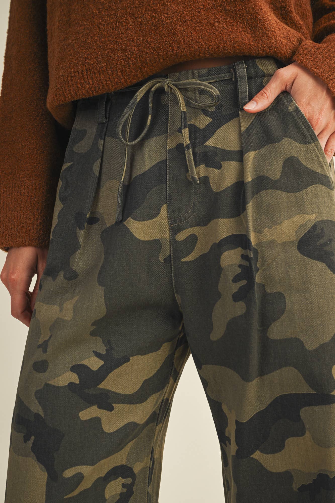 CAMO FRONT TIE PANTS