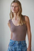 Double Layered Seamless U/V Neck Sleeveless Bodysuit