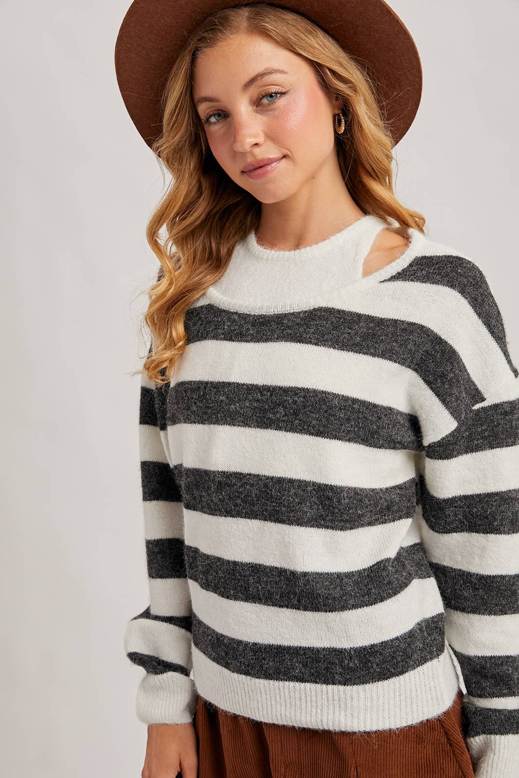 INNER TANK TOP FUZZY STRIPED KNIT SWEATER