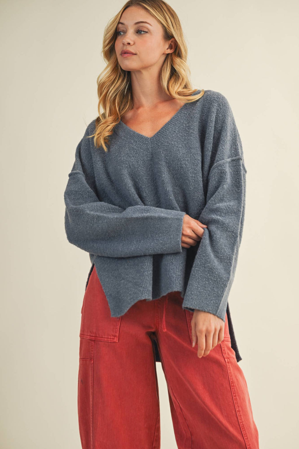 OVERSIZED V NECK SWEATER TOP