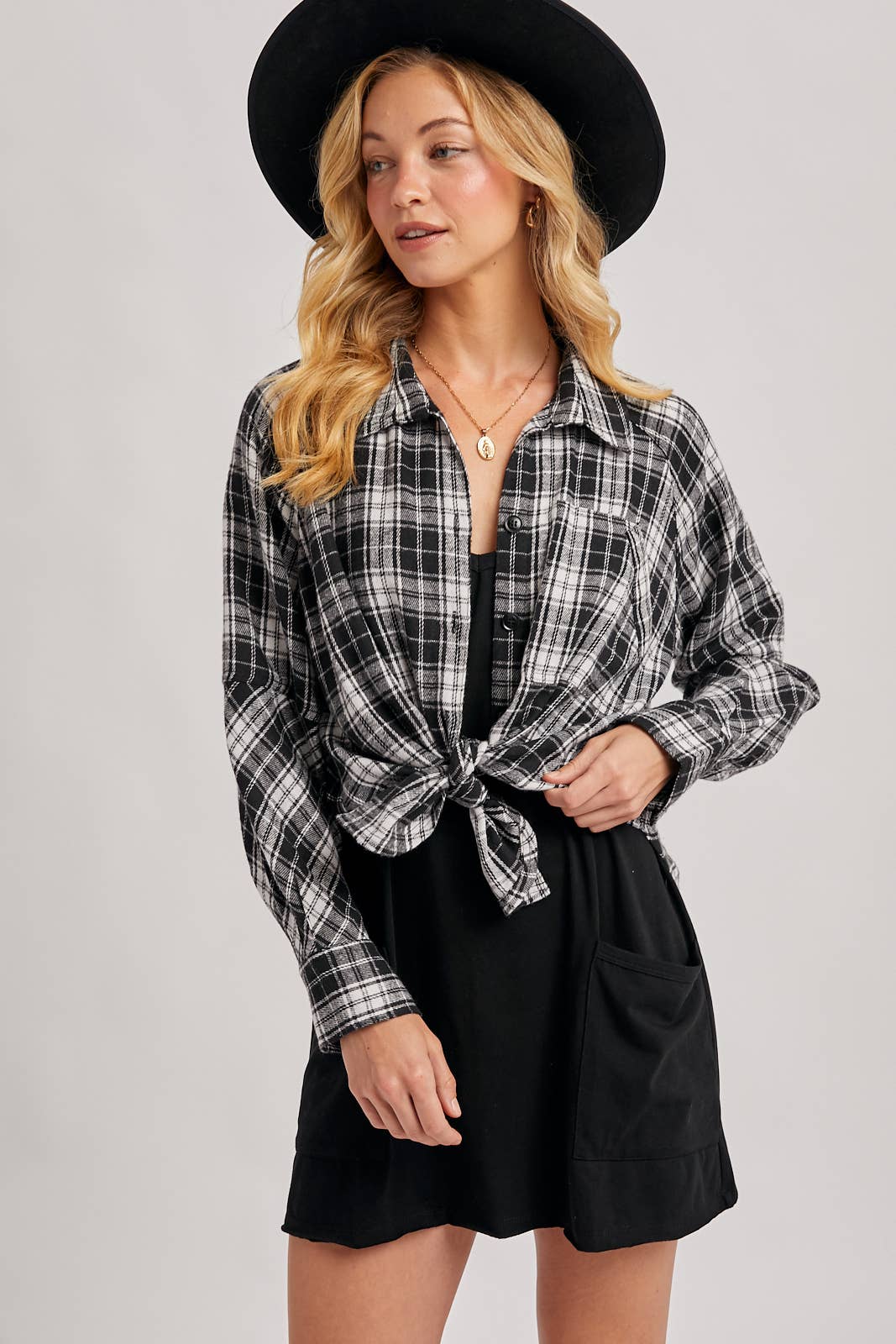 BUTTON DOWN DOLPHIN HEM PLAID SHIRT