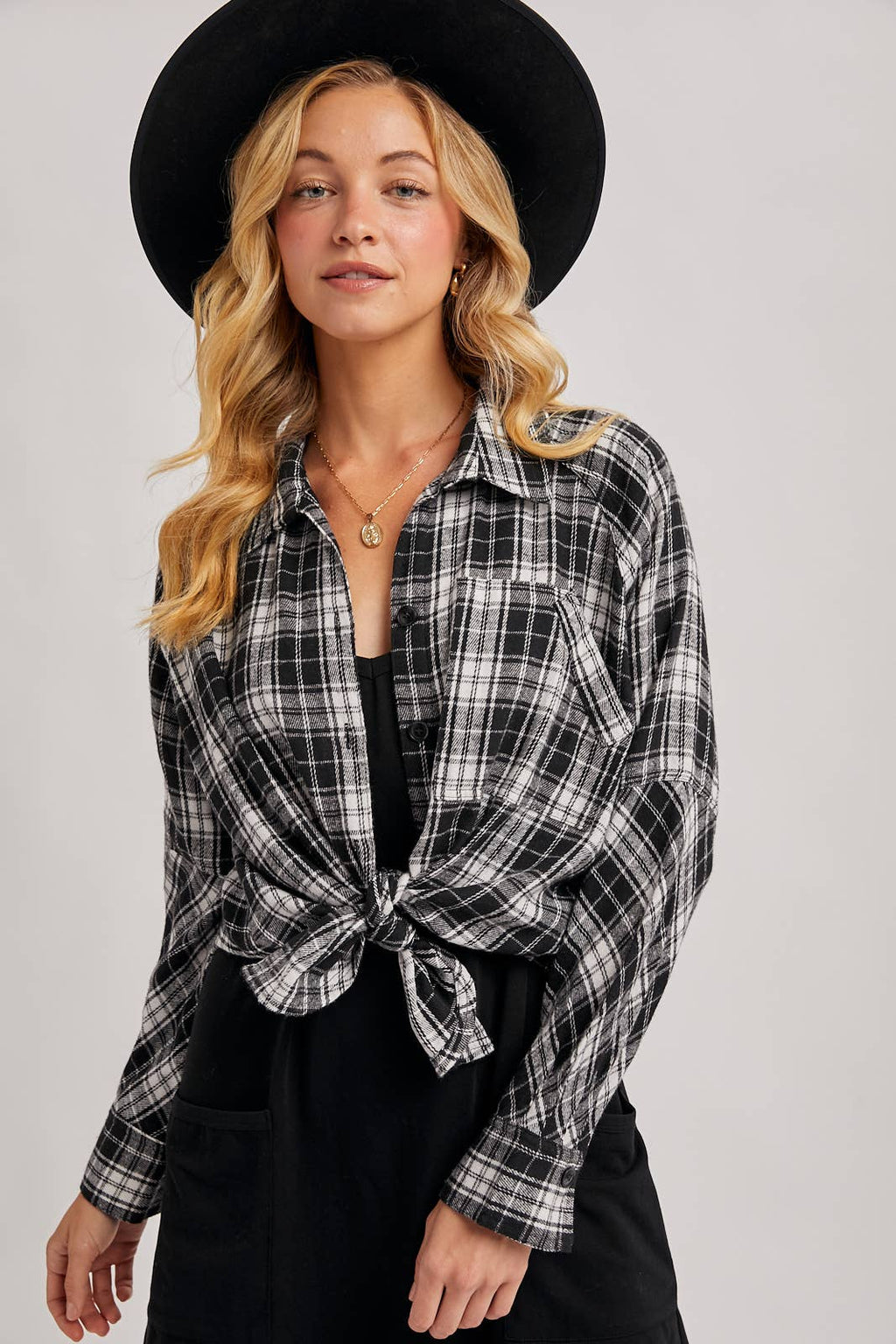 BUTTON DOWN DOLPHIN HEM PLAID SHIRT