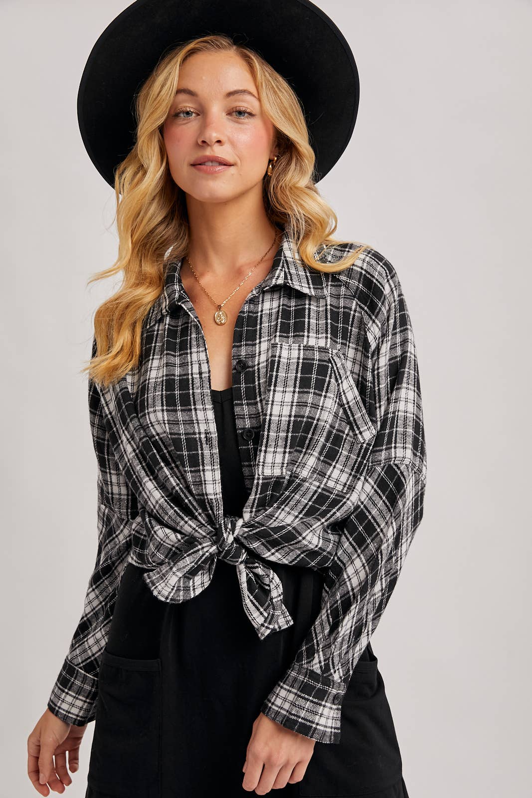 BUTTON DOWN DOLPHIN HEM PLAID SHIRT
