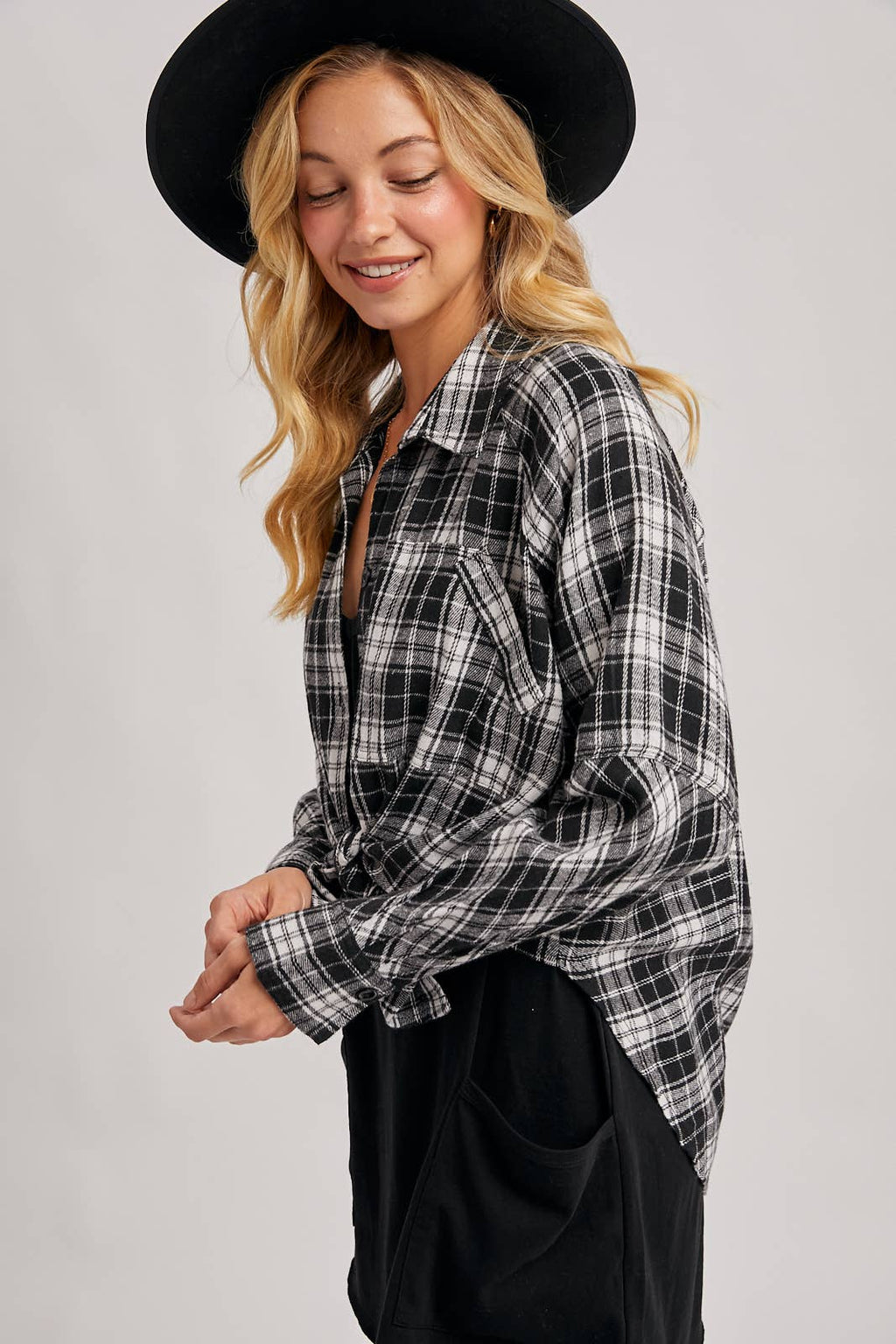 BUTTON DOWN DOLPHIN HEM PLAID SHIRT