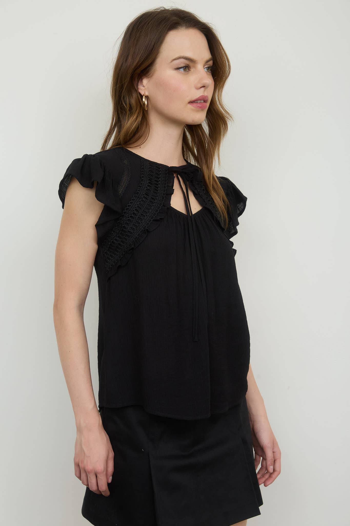 KEYHOLE NECK WITH TIE LACE TRIM SHORT SLEEVE TOP