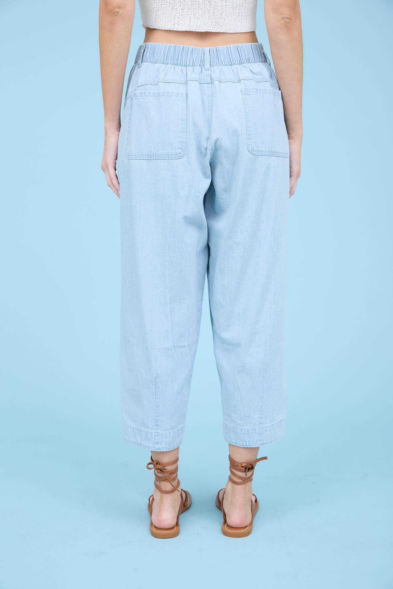 HIGH WAIST PLEATED DENIM CAPRI PANTS