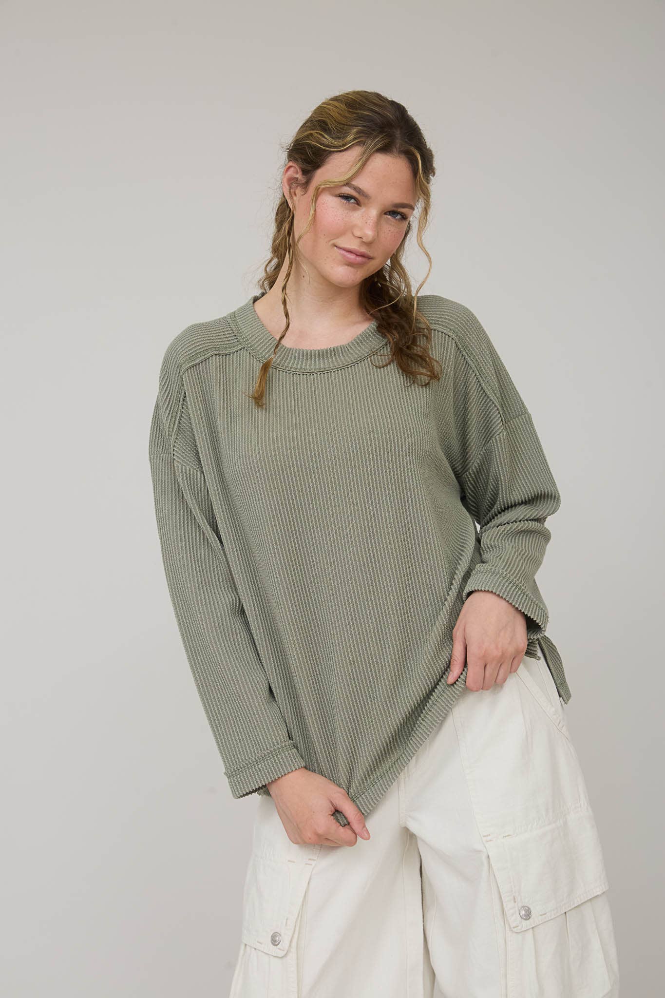 CREW NECK RIBBED LONG SLEEVE KNIT TOP