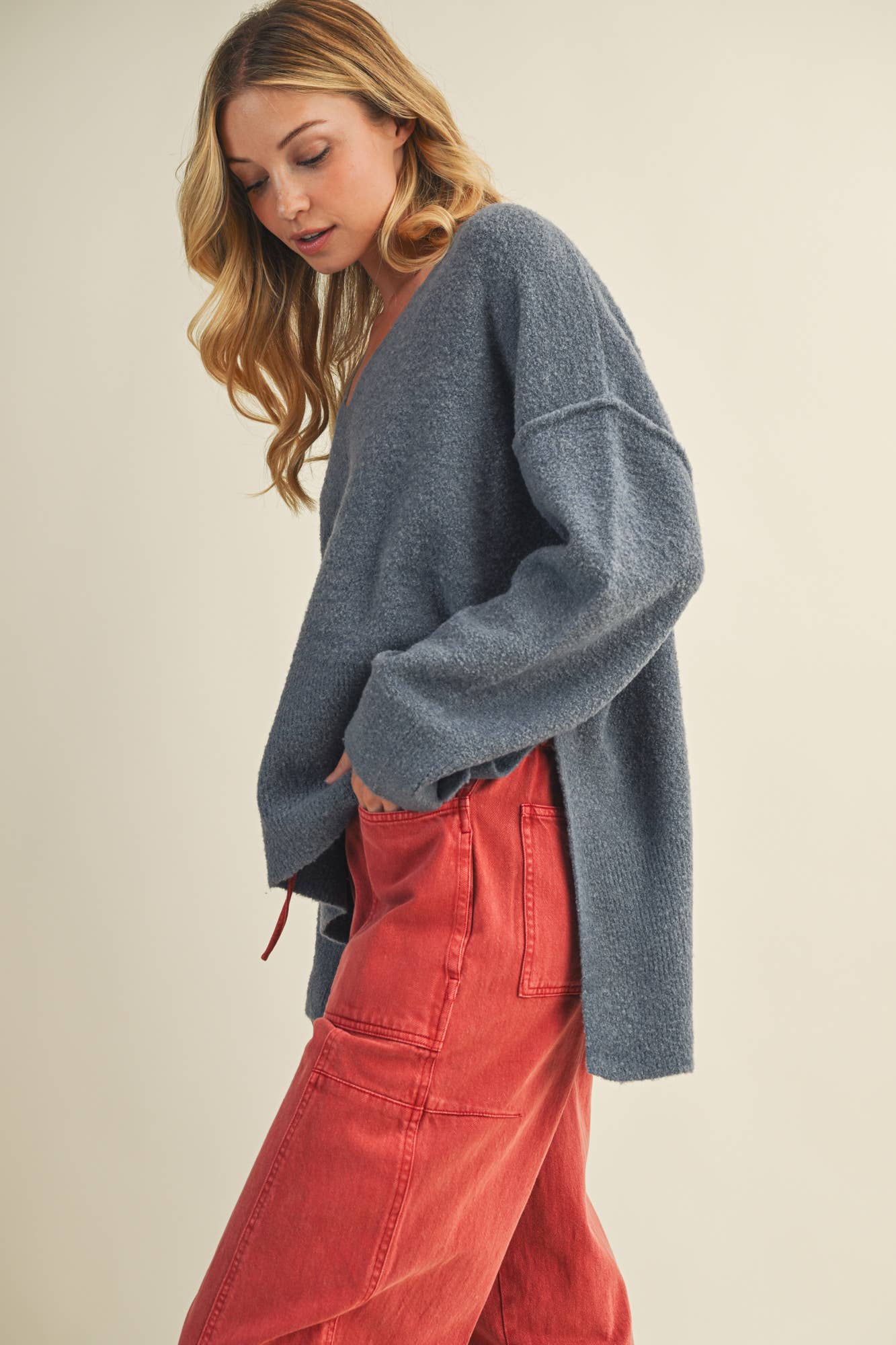 OVERSIZED V NECK SWEATER TOP
