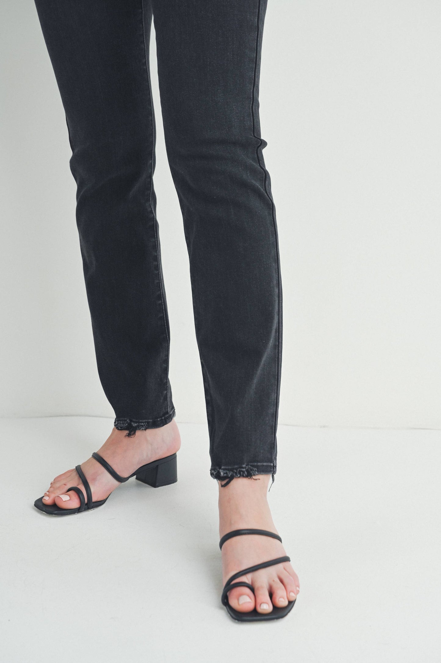 Slim Straight - Washed Black