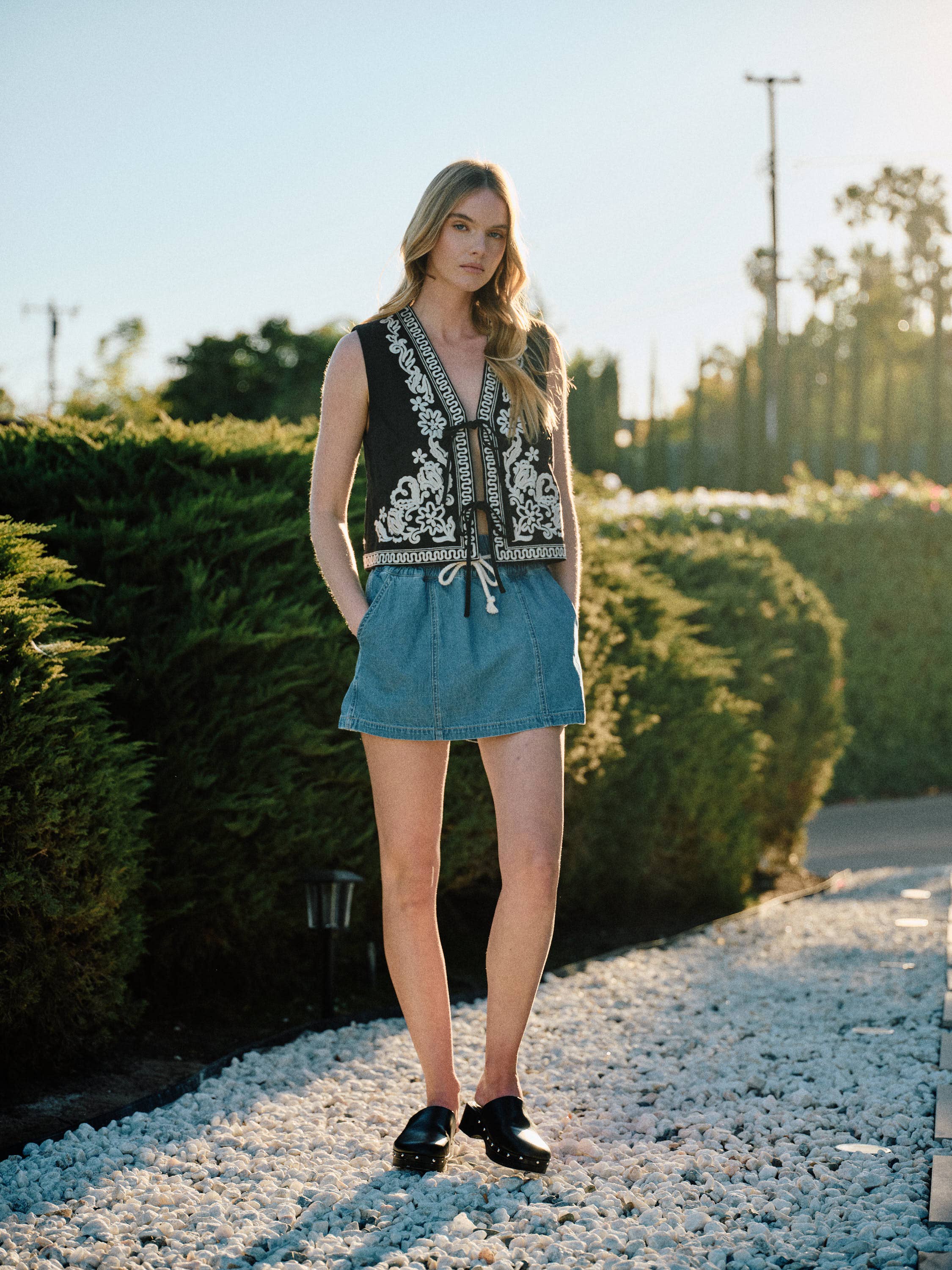 DENIM SMOCKED WAISTBAND SKORTS