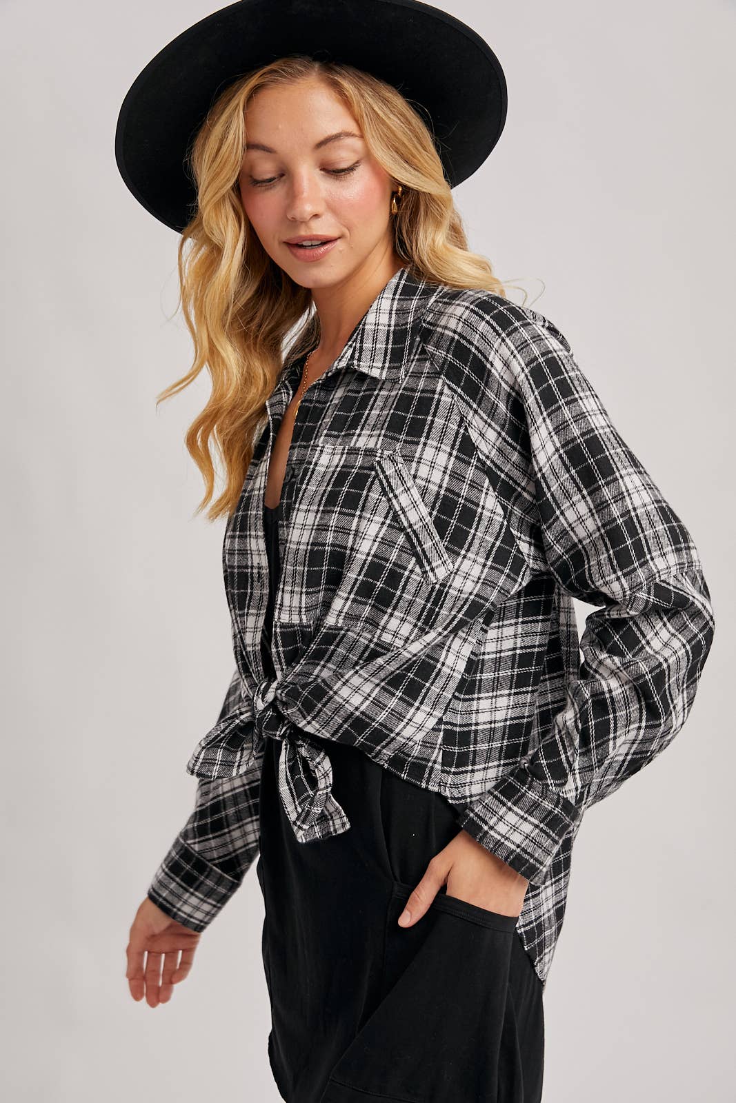BUTTON DOWN DOLPHIN HEM PLAID SHIRT