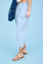 HIGH WAIST PLEATED DENIM CAPRI PANTS
