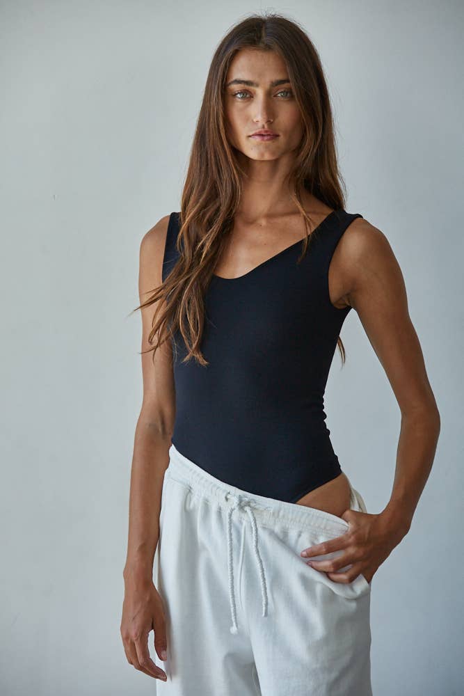 Double Layered Seamless U/V Neck Sleeveless Bodysuit