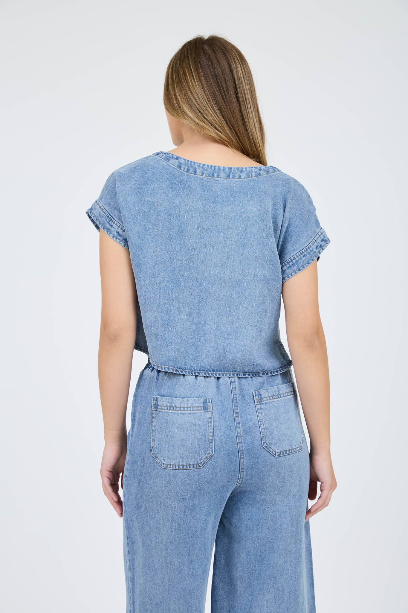 WASHED CHAMBRAY BOAT NECK SHORT SLEEVE CROP TOP