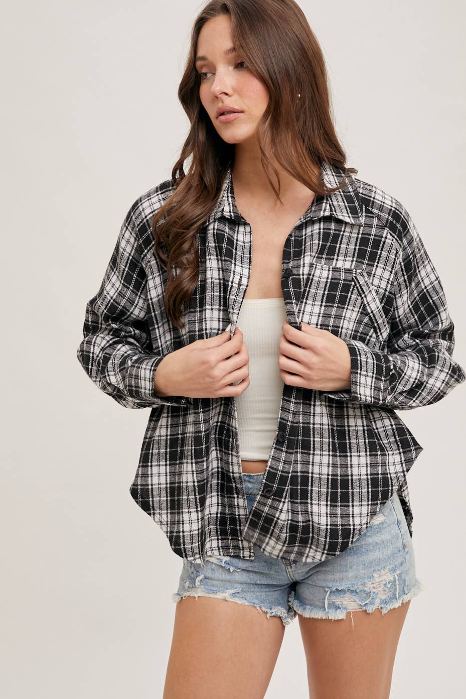 BUTTON DOWN DOLPHIN HEM PLAID SHIRT