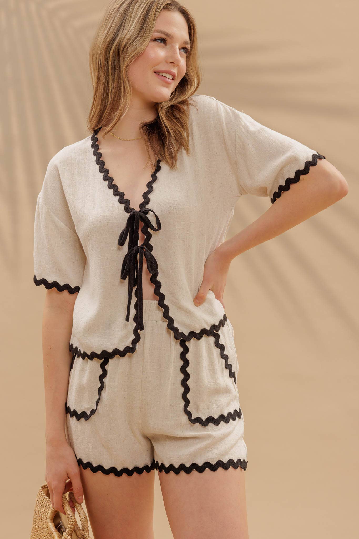 CONTRAST WAVY TRIM FRONT TIE TOP & LINEN SHORT SET