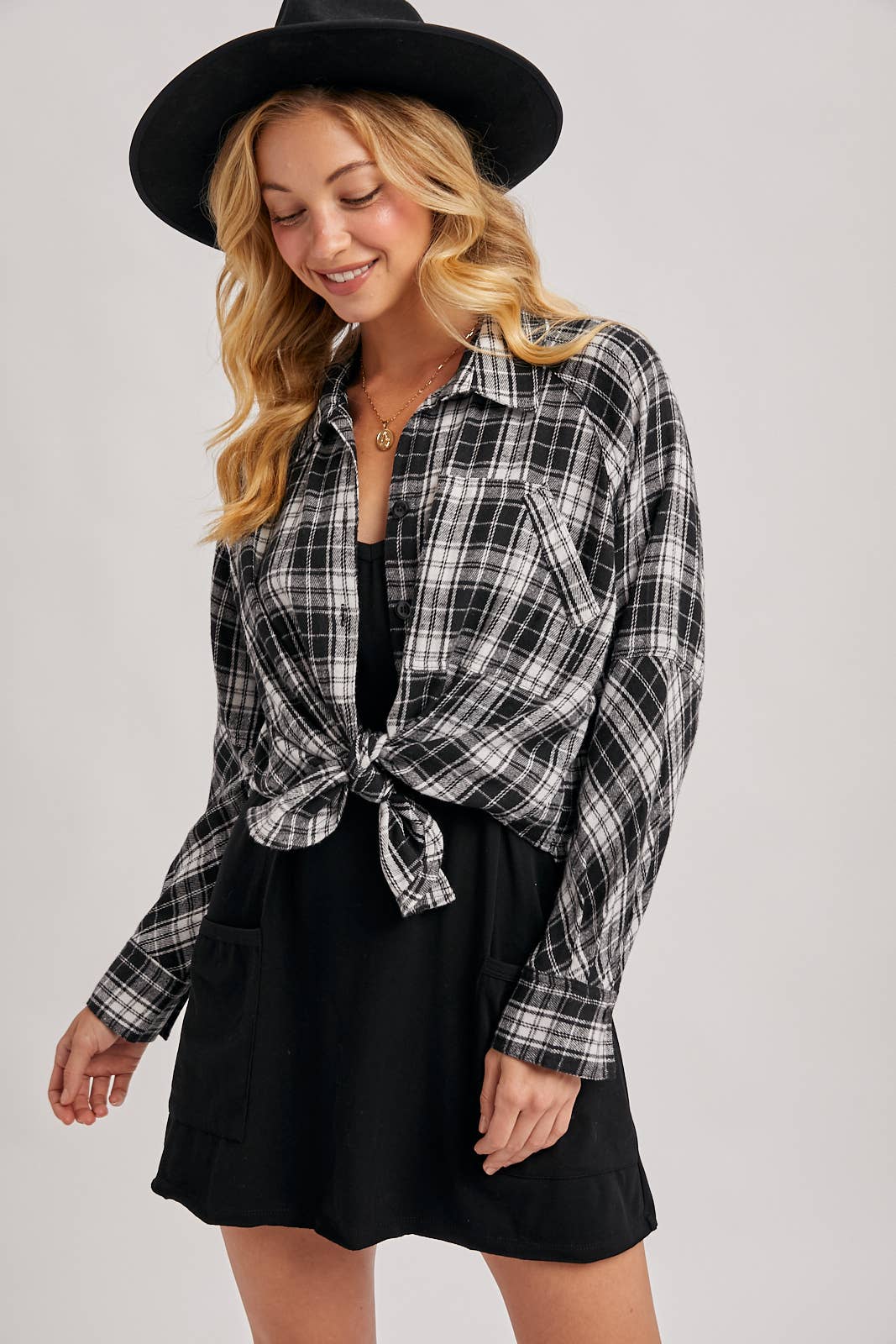 BUTTON DOWN DOLPHIN HEM PLAID SHIRT