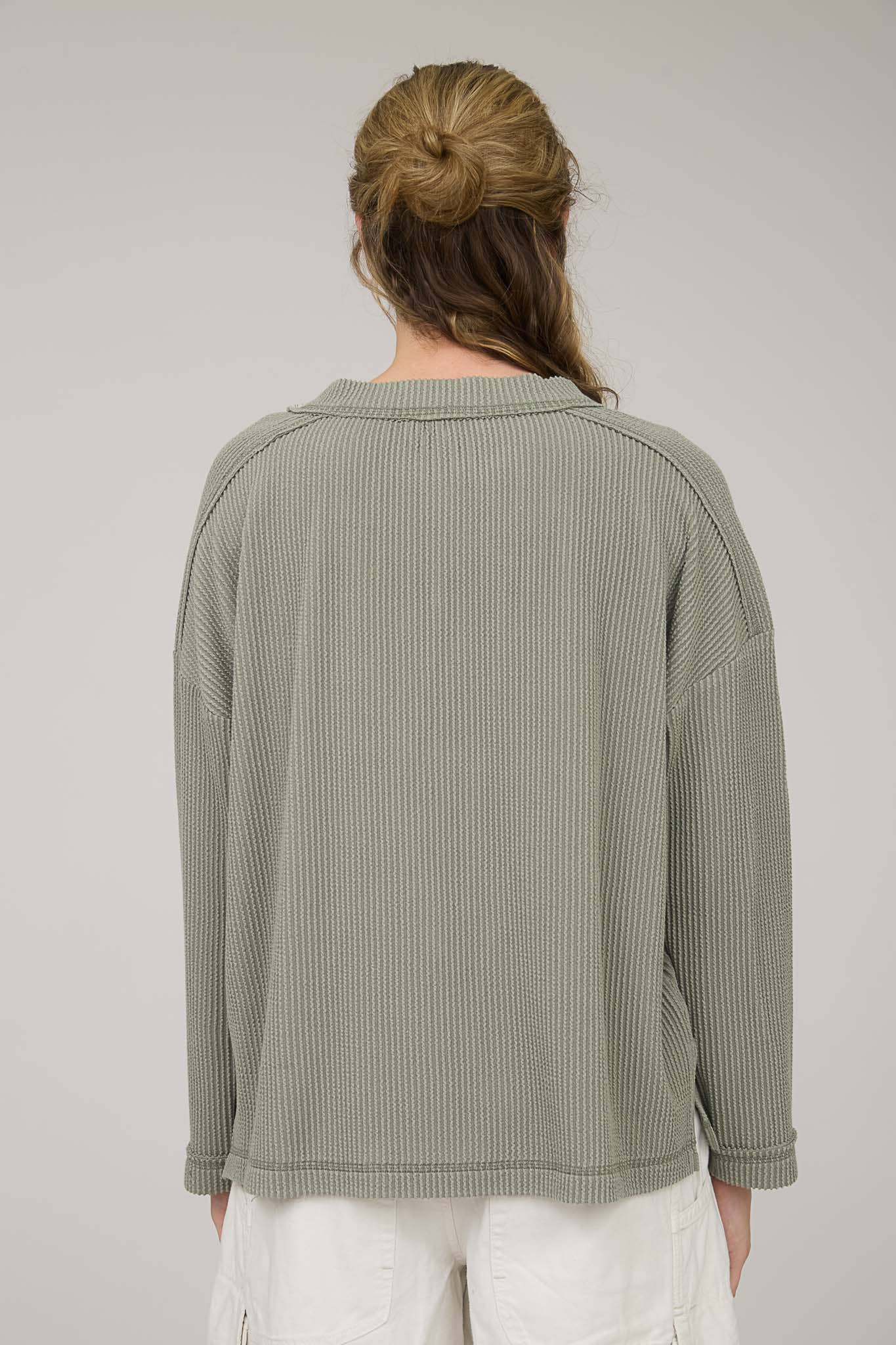 CREW NECK RIBBED LONG SLEEVE KNIT TOP