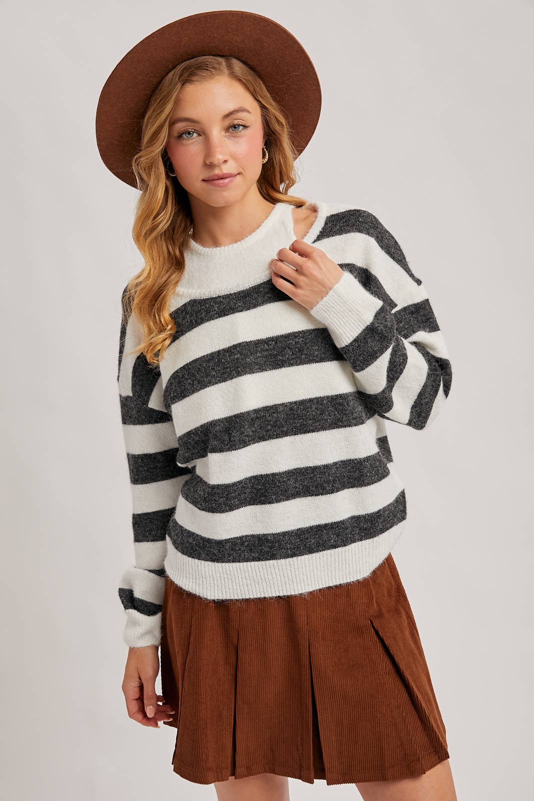 INNER TANK TOP FUZZY STRIPED KNIT SWEATER