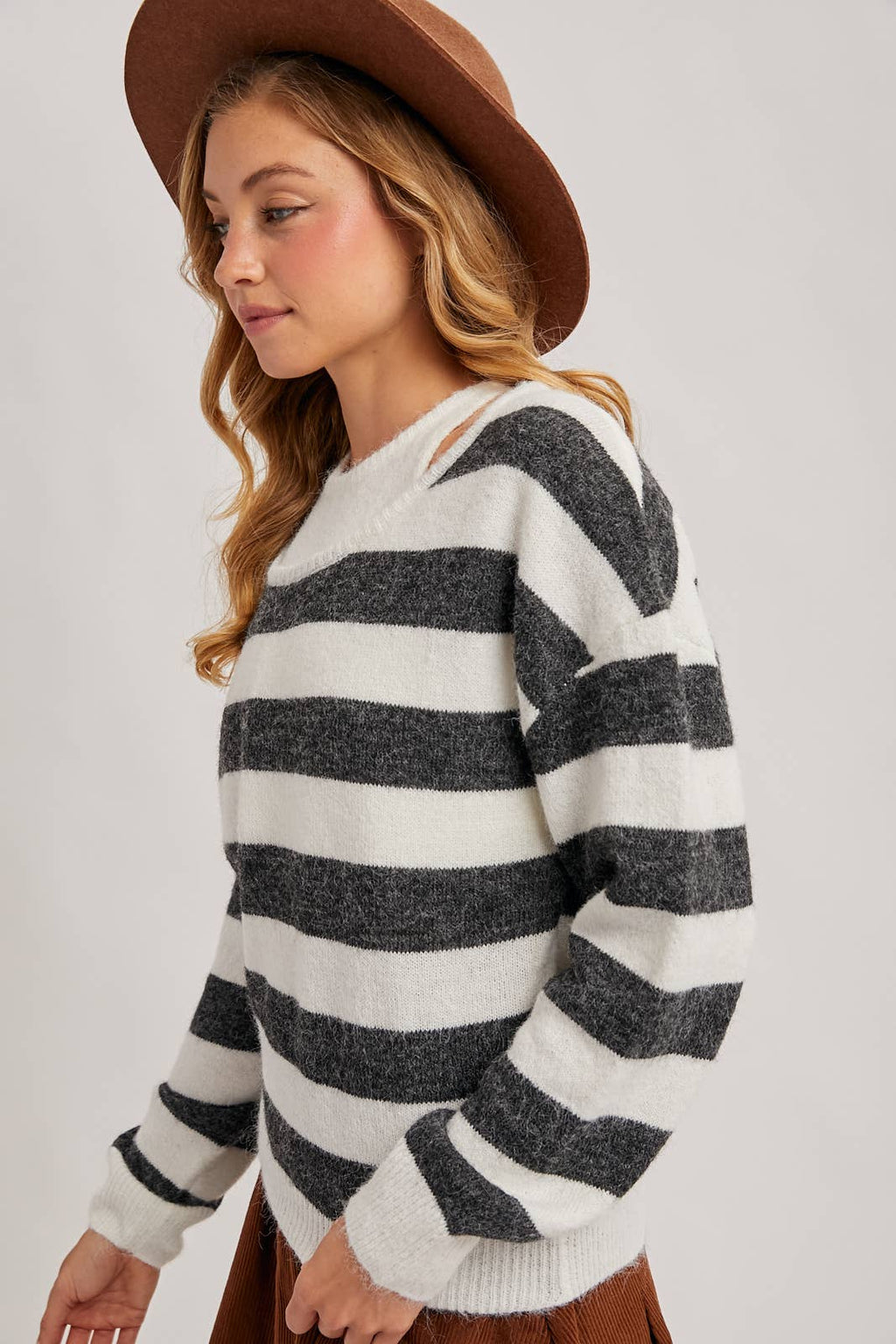 INNER TANK TOP FUZZY STRIPED KNIT SWEATER