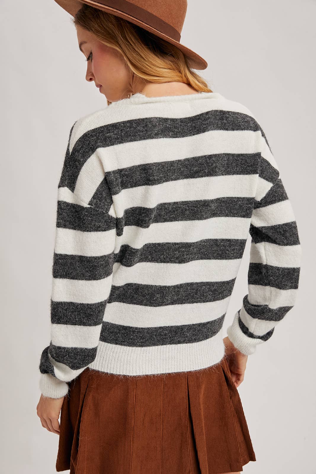 INNER TANK TOP FUZZY STRIPED KNIT SWEATER