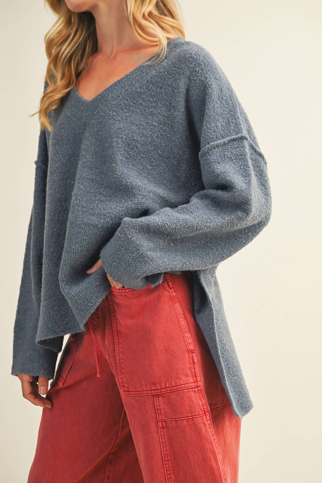 OVERSIZED V NECK SWEATER TOP