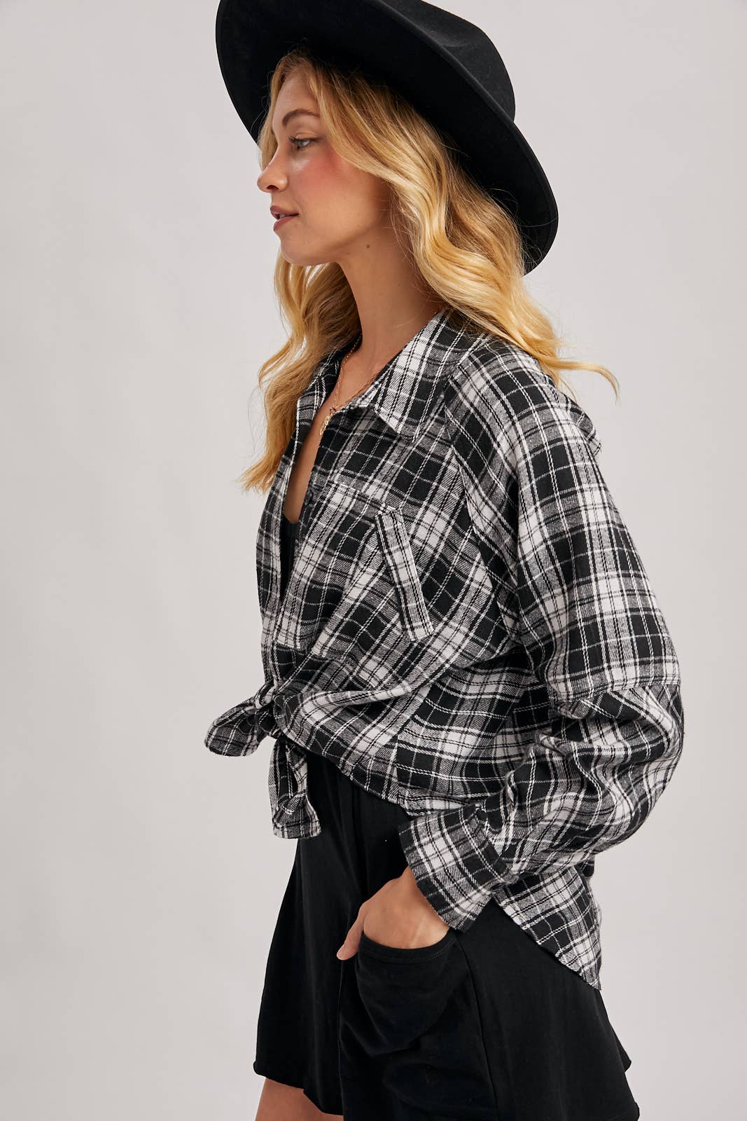 BUTTON DOWN DOLPHIN HEM PLAID SHIRT