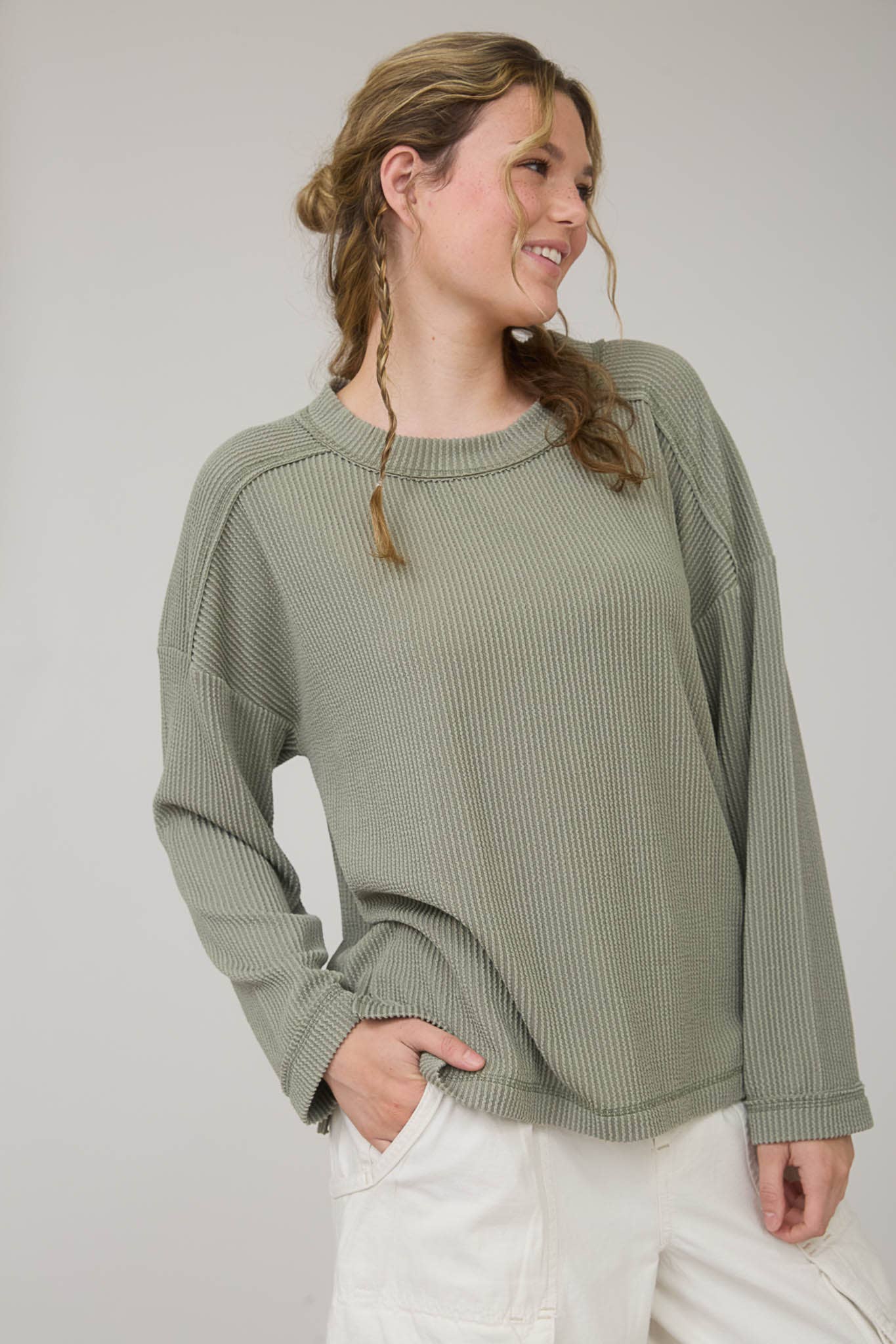 CREW NECK RIBBED LONG SLEEVE KNIT TOP