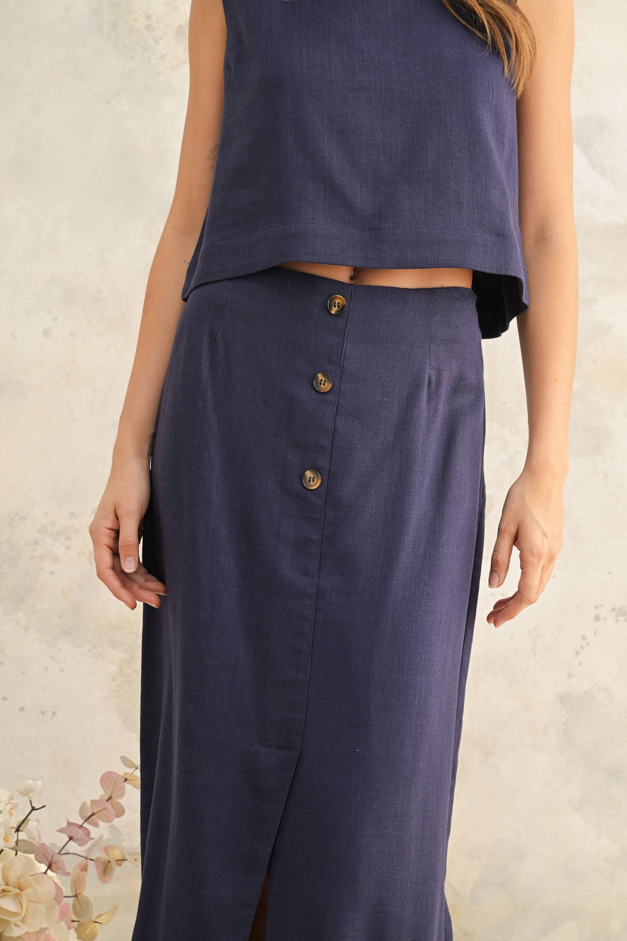 BUTTON AND SLIT FRONT LONG SKIRT