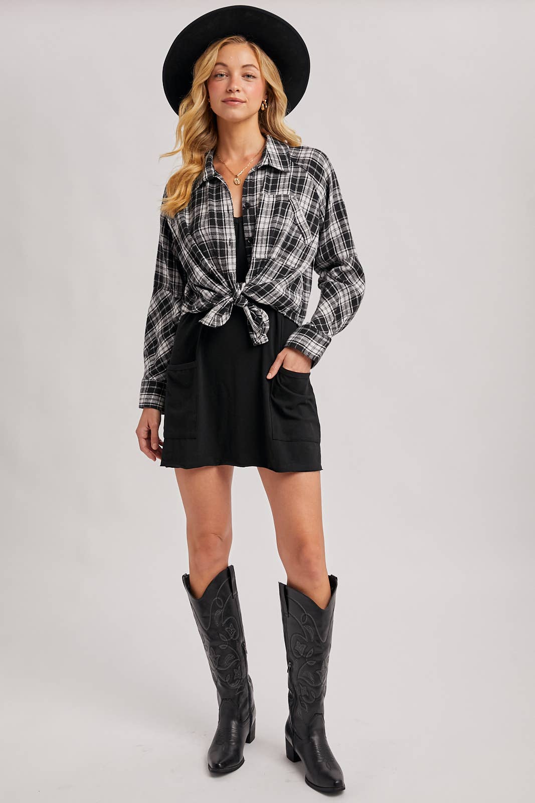 BUTTON DOWN DOLPHIN HEM PLAID SHIRT