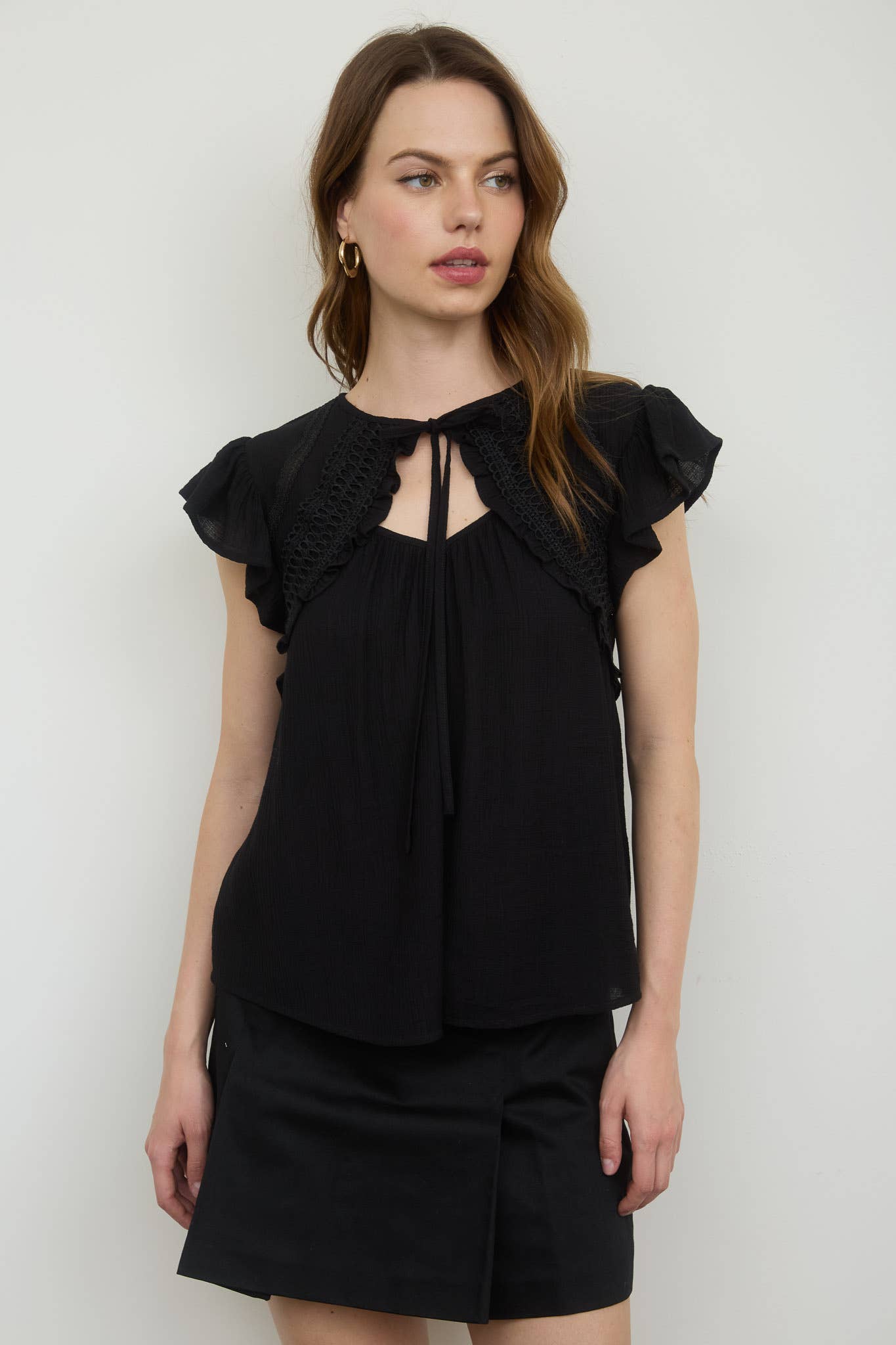 KEYHOLE NECK WITH TIE LACE TRIM SHORT SLEEVE TOP