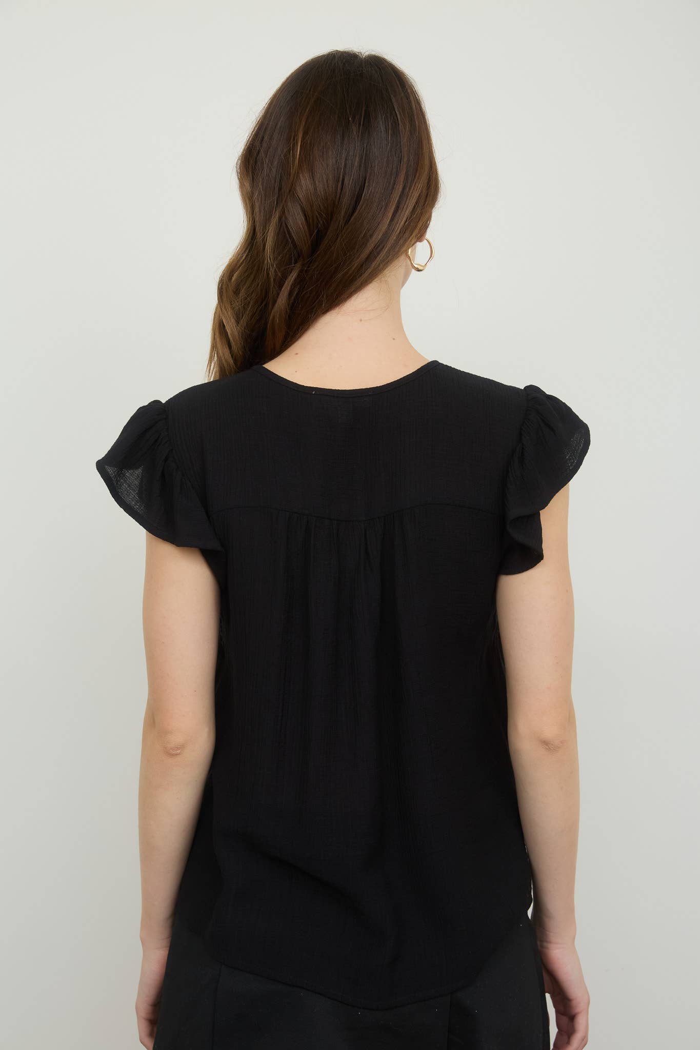 KEYHOLE NECK WITH TIE LACE TRIM SHORT SLEEVE TOP