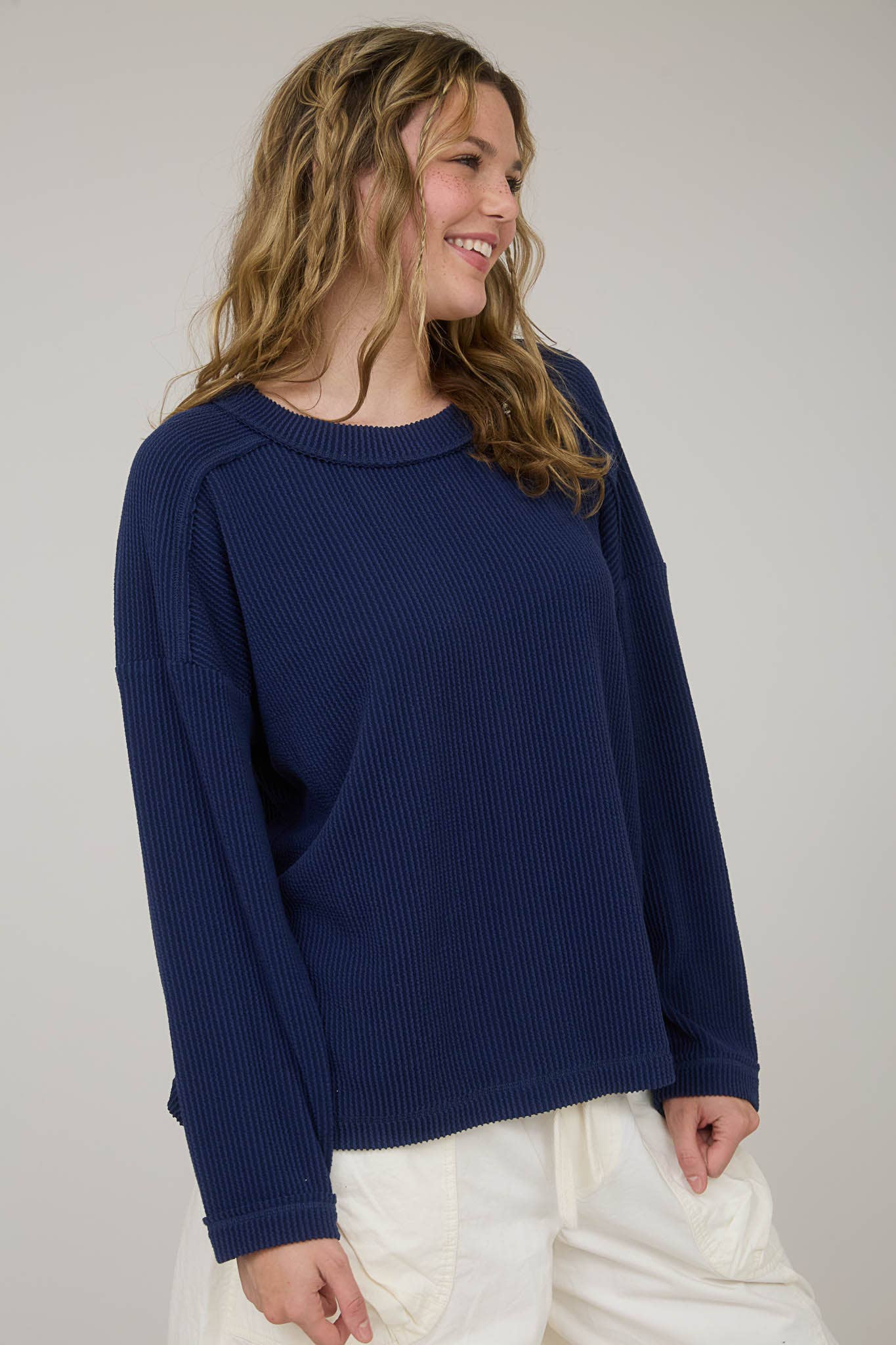 CREW NECK RIBBED LONG SLEEVE KNIT TOP