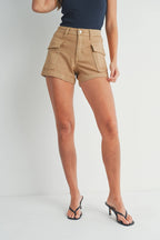 Honey khaki cargo shorts with stretch fabric and functional pockets - front view