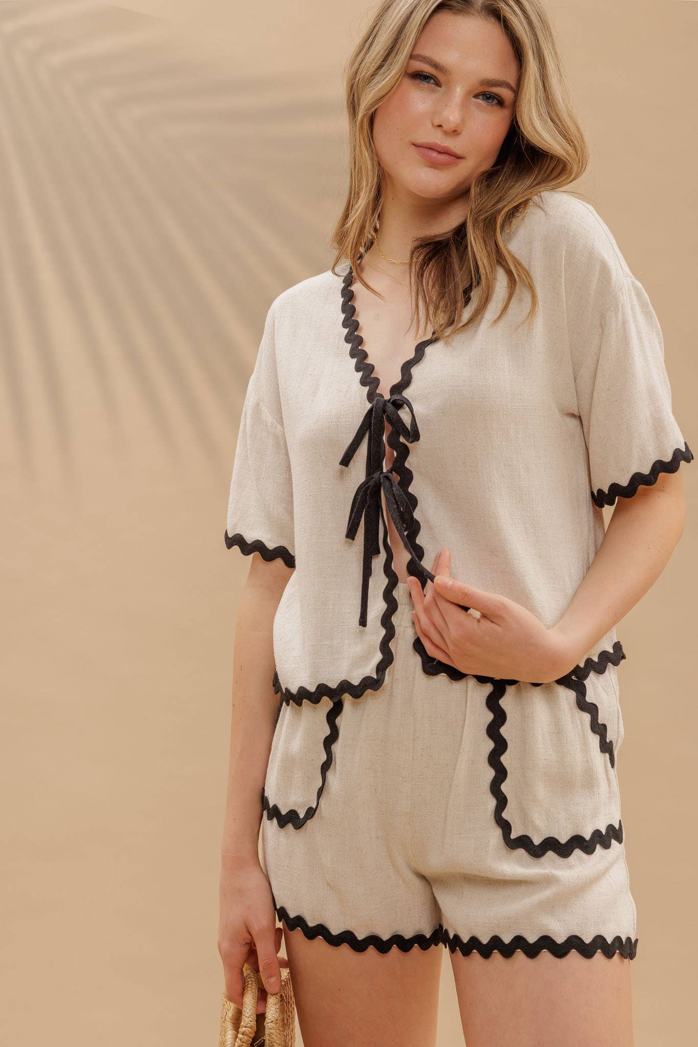 CONTRAST WAVY TRIM FRONT TIE TOP & LINEN SHORT SET