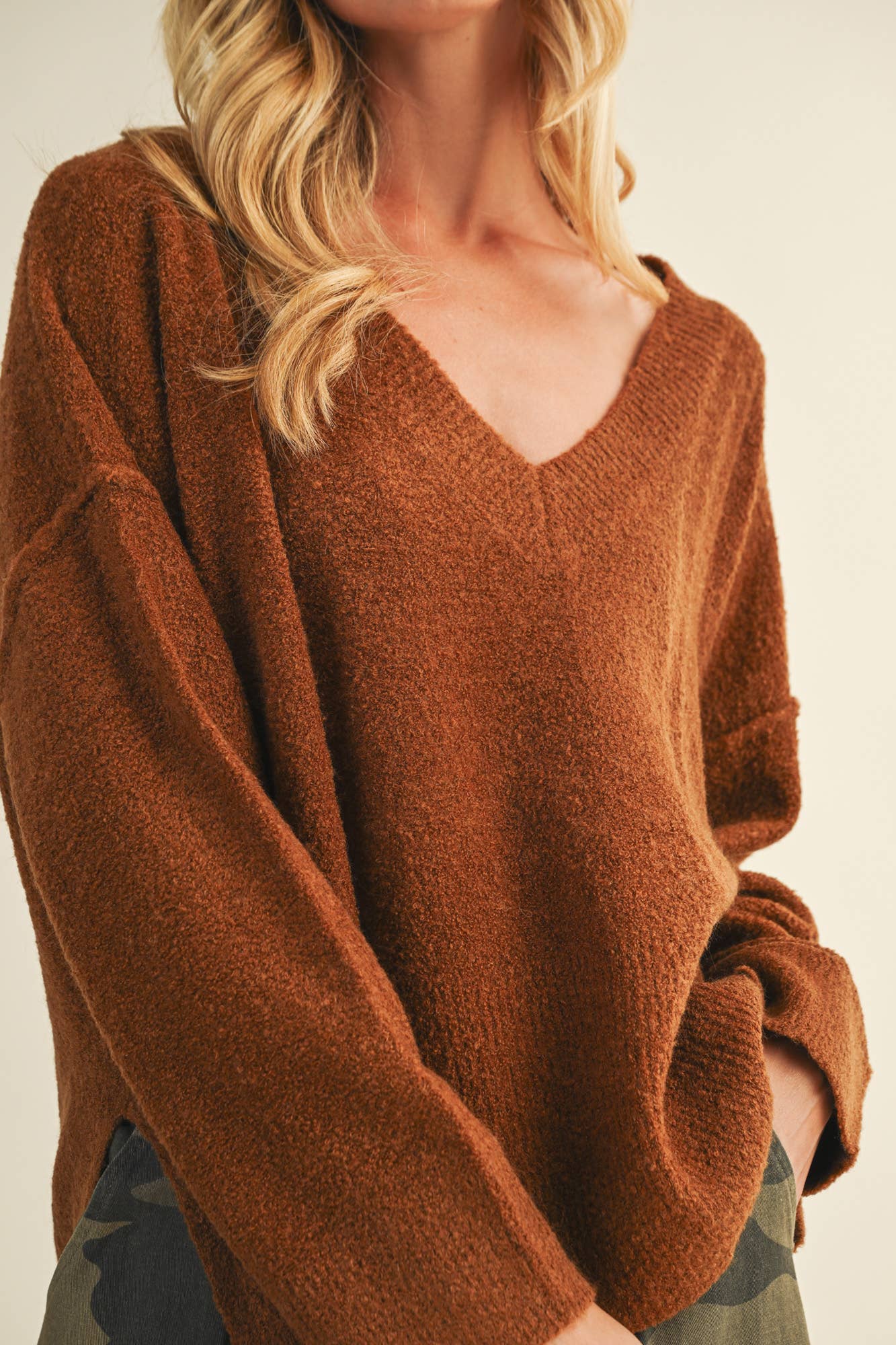 OVERSIZED V NECK SWEATER TOP