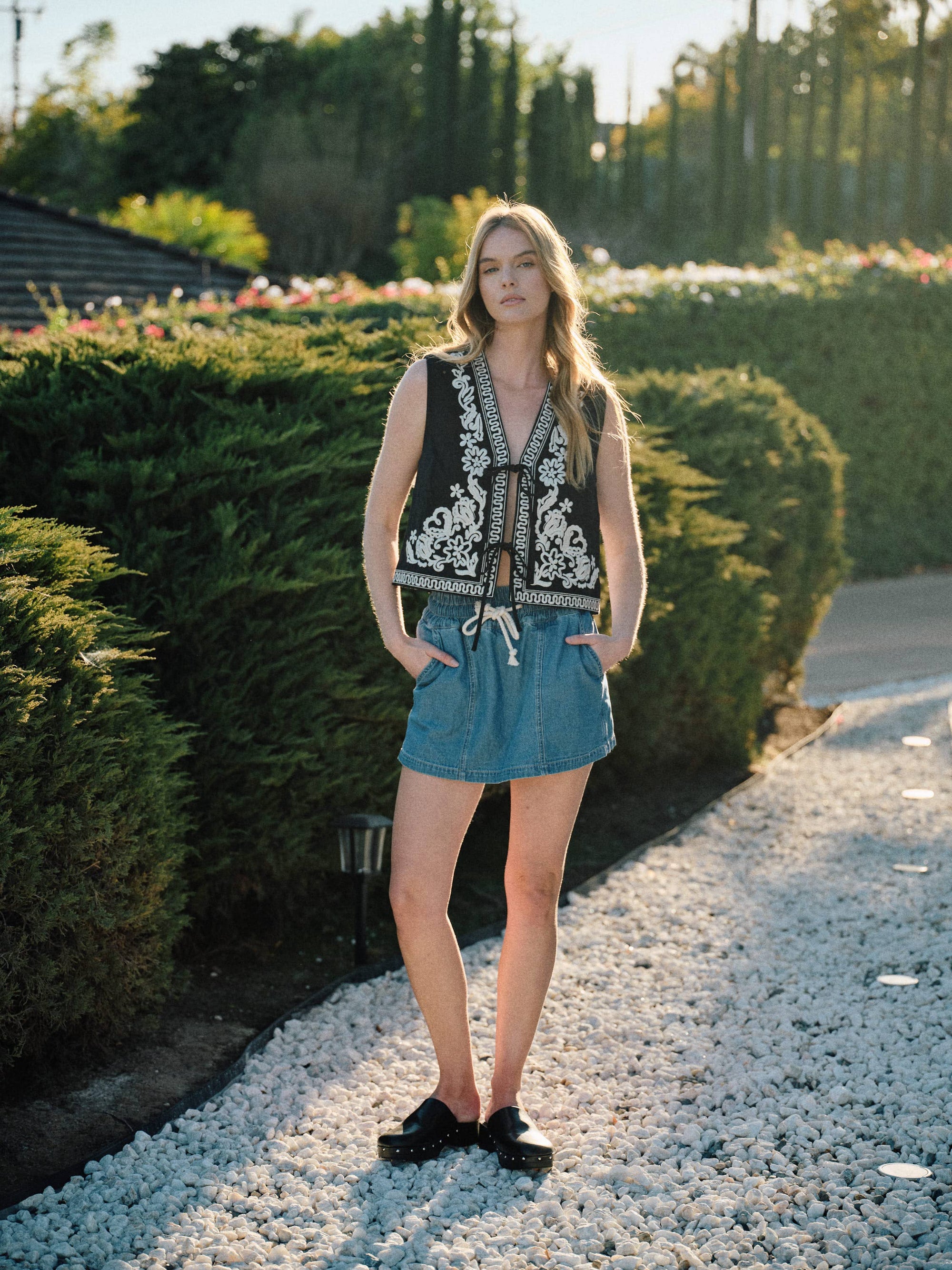 DENIM SMOCKED WAISTBAND SKORTS